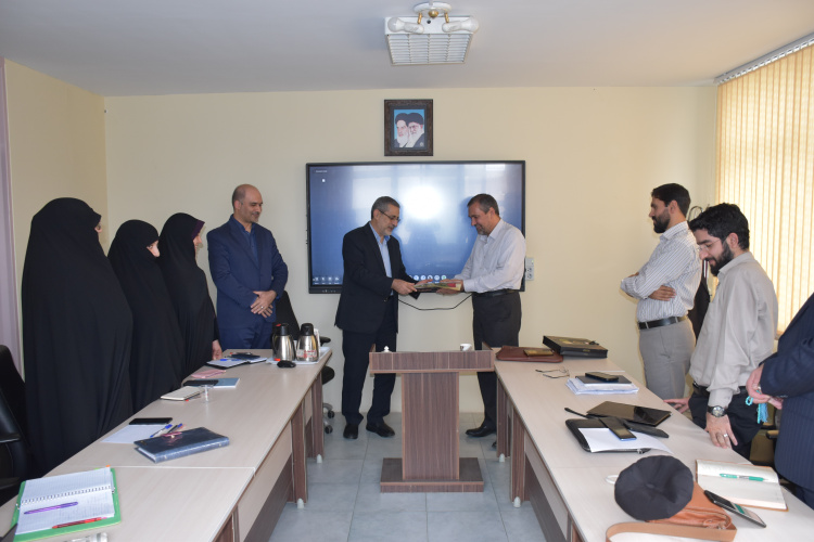 تقدیر از اساتید مدرسه عالی حکمرانی شهید بهشتی(ره) به مناسبت هفته بزرگداشت مقام معلم